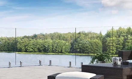 Cinq avantages des rampes en verre pour piscine à Gatineau