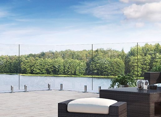 Cinq avantages des rampes en verre pour piscine à Gatineau