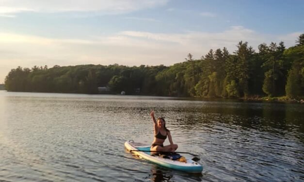 Glissez sur les eaux du Lac Meech : la location de paddle board à Chelsea