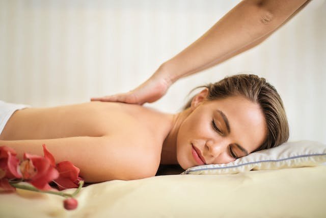 Unlock the Luxurious Benefits of Massage Oils for a Tranquil Toronto Experience