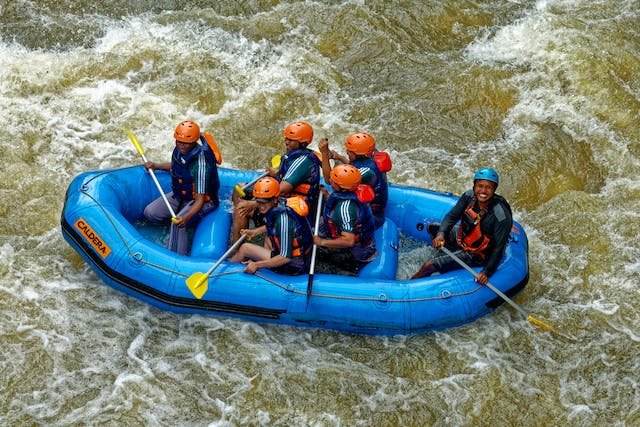 White River Rafting in Quebec: Conquer the Rapids