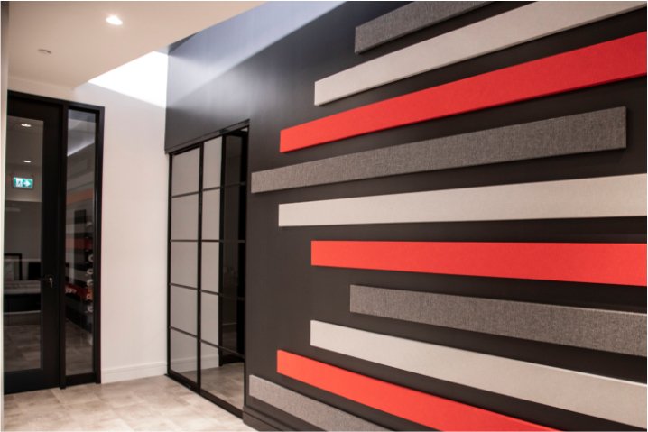 Améliorer l’Environnement Sonore de Votre Bureau avec l’Installation de Panneaux Acoustiques