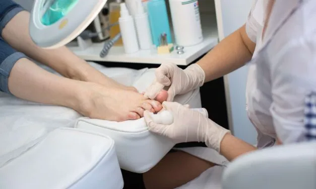 Soins de pieds à Gatineau : Un geste essentiel pour votre bien-être